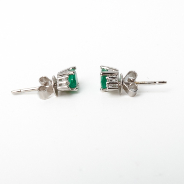 18ct White Gold Emerald & Diamond Earrings - Image 4