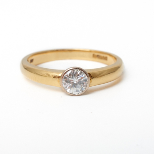 Pre Owned 18ct Yellow Gold Rub Over Diamond Ring