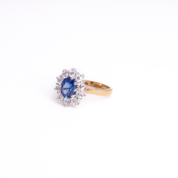 18ct Yellow Gold Sapphire & Diamond Cluster Ring - Image 3