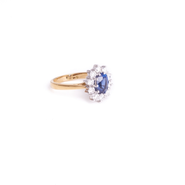 18ct Yellow Gold Sapphire & Diamond Cluster Ring - Image 4