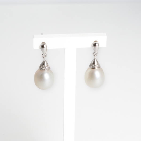 18ct White Gold Pearl Drop Earrings