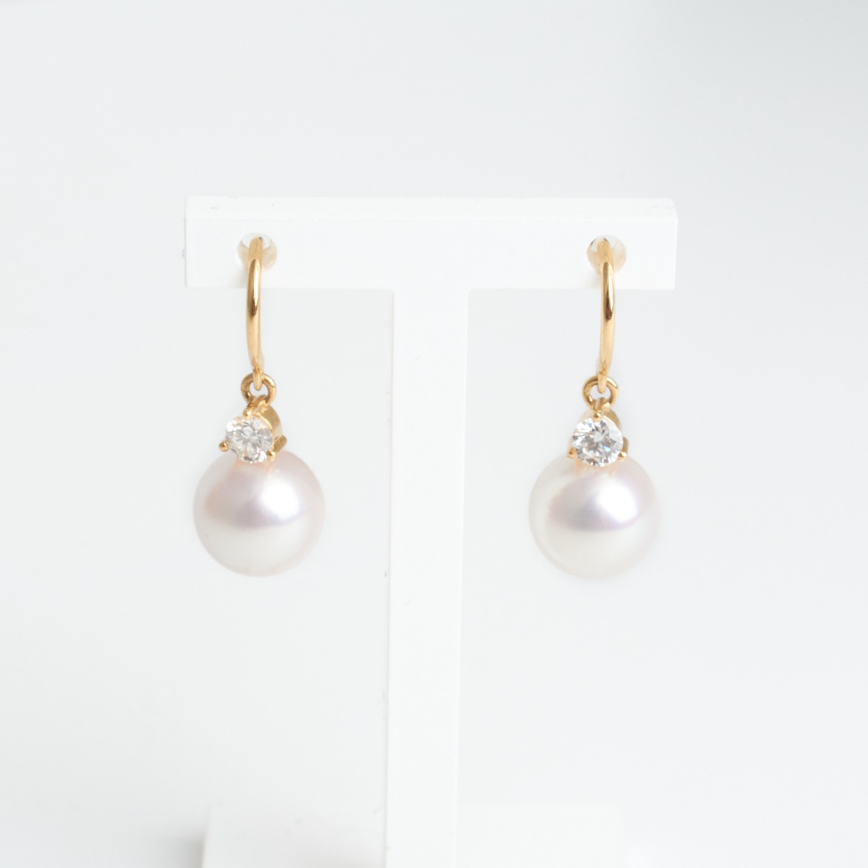 18ct Yellow Gold Pearl & Diamond Drop Earrings - FJ Zelley