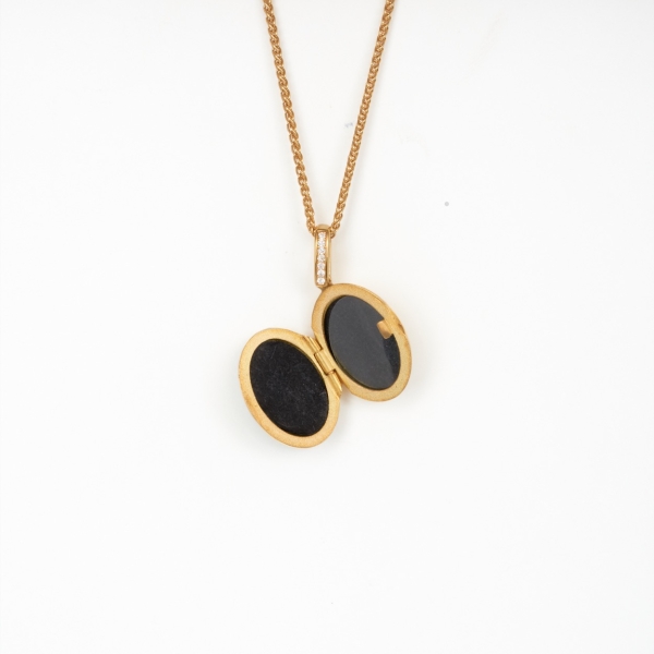 18ct Yellow Gold Enamel Locket - Image 2