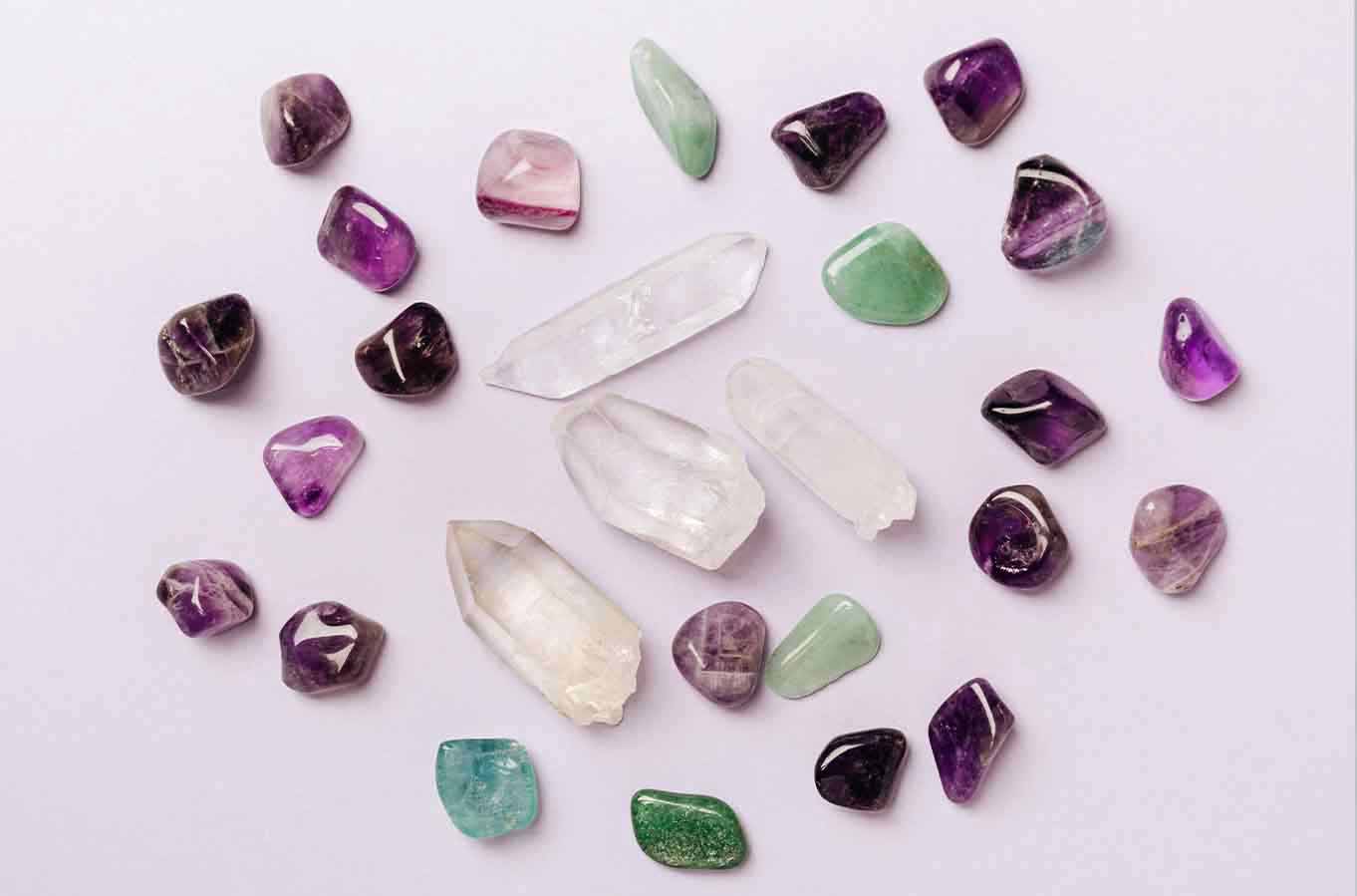 Amethyst pieces Photo by Karolina Grabowska